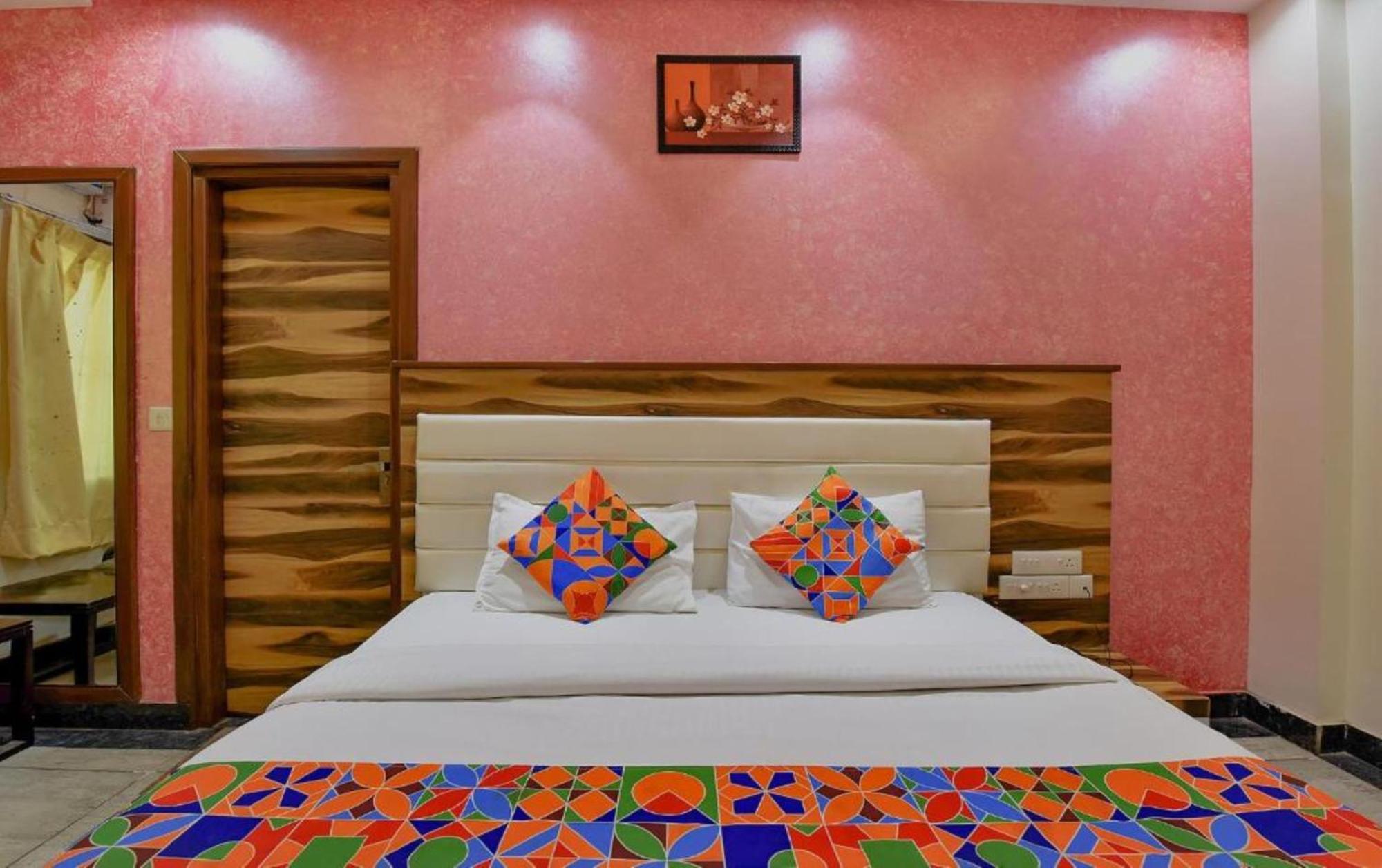 Wind Palace Hotel Jaipur Buitenkant foto