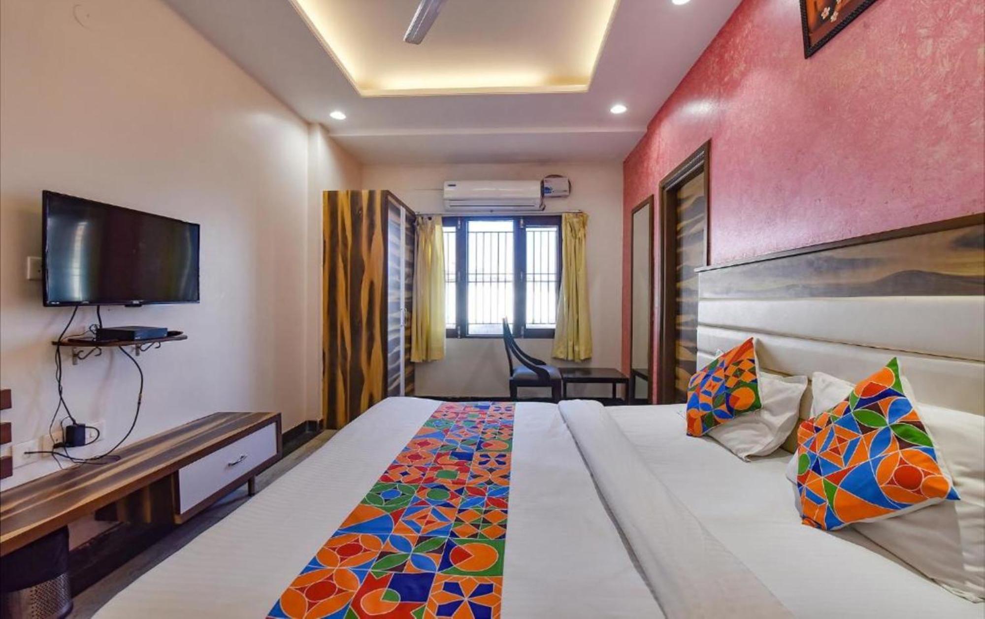 Wind Palace Hotel Jaipur Buitenkant foto